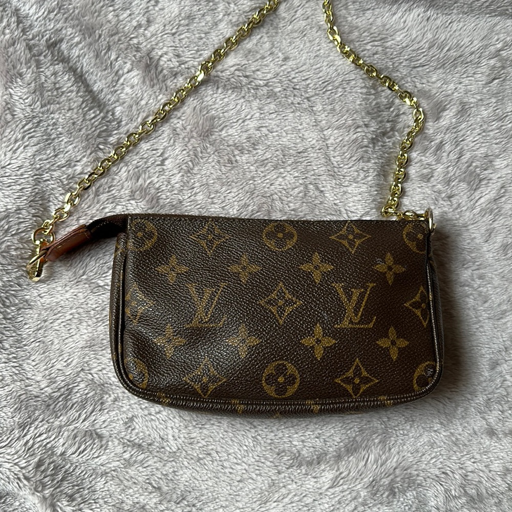 🔥🔥🔥Authentic Louis Vuitton Clutch Pouch Crossbody Bag - Picture 7 of 16